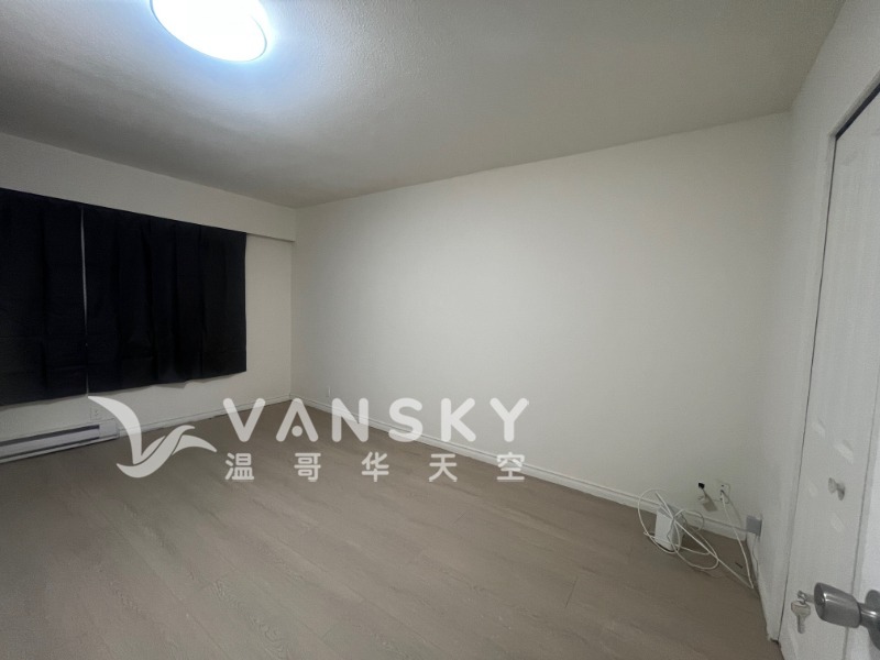 260423151927_1031_Front suite-1st bedroom-1.JPG